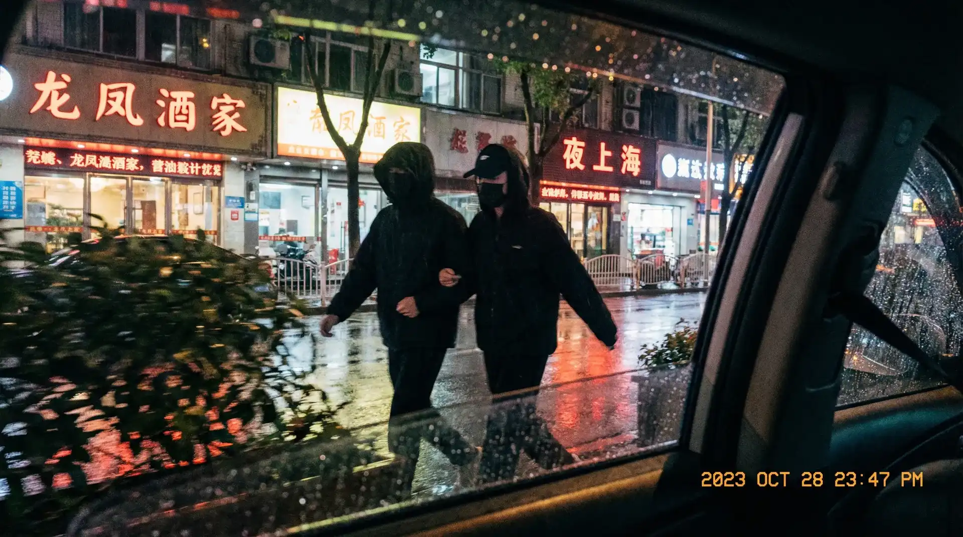 俄罗斯专享会网站 - 顶流明星深夜密会现场抓拍照片